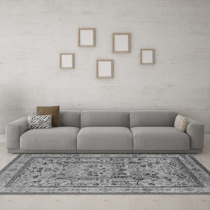 Machine Washable Oriental Gray Industrial Rug in a Living Room,, wshurb3192gry