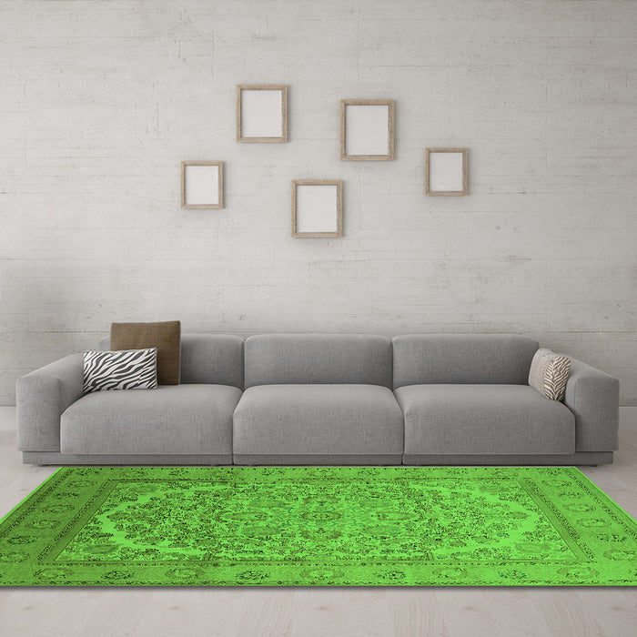 Machine Washable Oriental Green Industrial Area Rugs in a Living Room,, wshurb3201grn