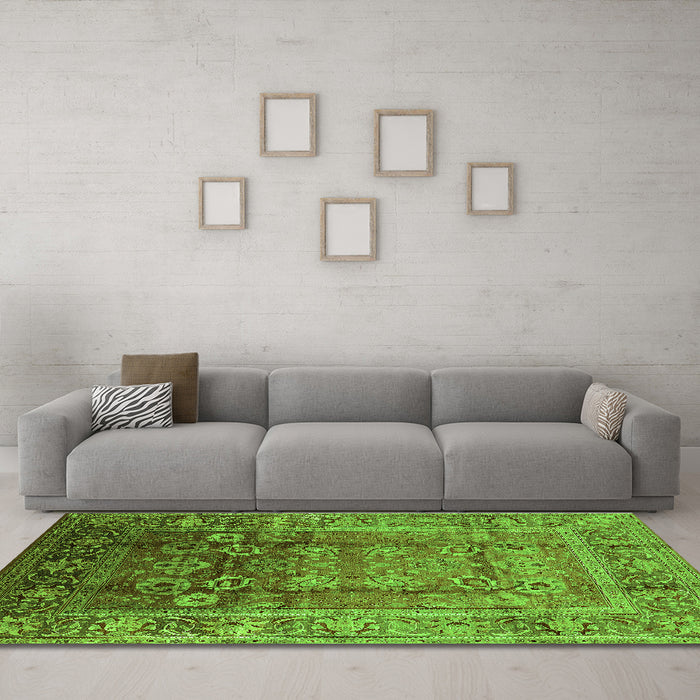 Machine Washable Oriental Green Industrial Area Rugs in a Living Room,, wshurb3208grn