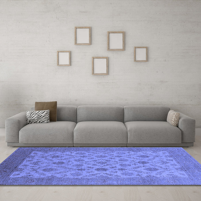 Machine Washable Oriental Blue Industrial Rug in a Living Room, wshurb3210blu