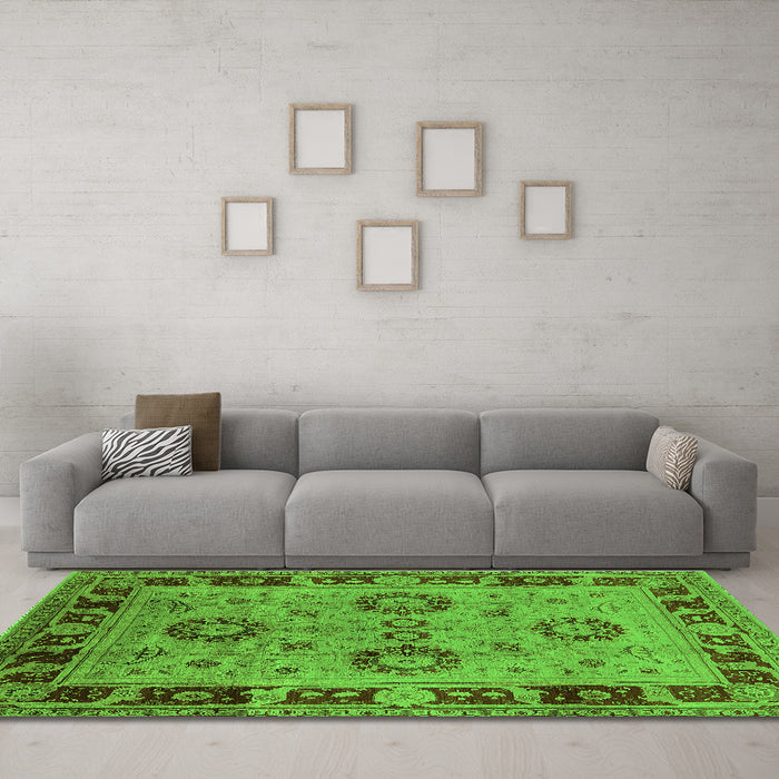 Machine Washable Oriental Green Industrial Area Rugs in a Living Room,, wshurb3213grn