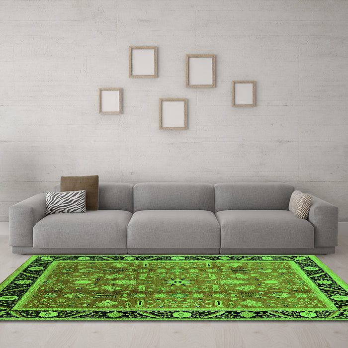 Machine Washable Oriental Green Industrial Area Rugs in a Living Room,, wshurb3219grn