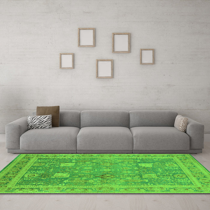 Machine Washable Oriental Green Industrial Area Rugs in a Living Room,, wshurb3227grn