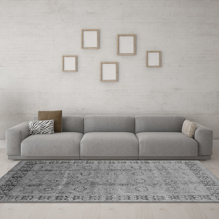 Machine Washable Oriental Gray Industrial Rug in a Living Room,, wshurb3238gry