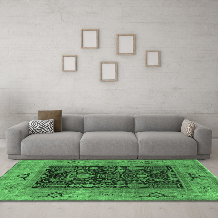 Machine Washable Oriental Emerald Green Industrial Area Rugs in a Living Room,, wshurb3255emgrn
