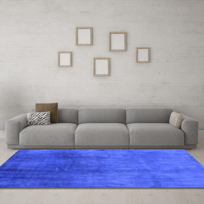 Machine Washable Oriental Blue Industrial Rug in a Living Room, wshurb3256blu