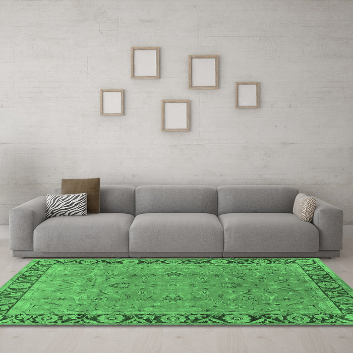 Machine Washable Oriental Emerald Green Traditional Area Rugs in a Living Room,, wshurb461emgrn