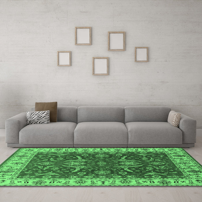 Machine Washable Oriental Emerald Green Traditional Area Rugs in a Living Room,, wshurb462emgrn