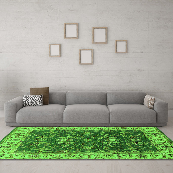 Machine Washable Oriental Green Traditional Area Rugs in a Living Room,, wshurb462grn