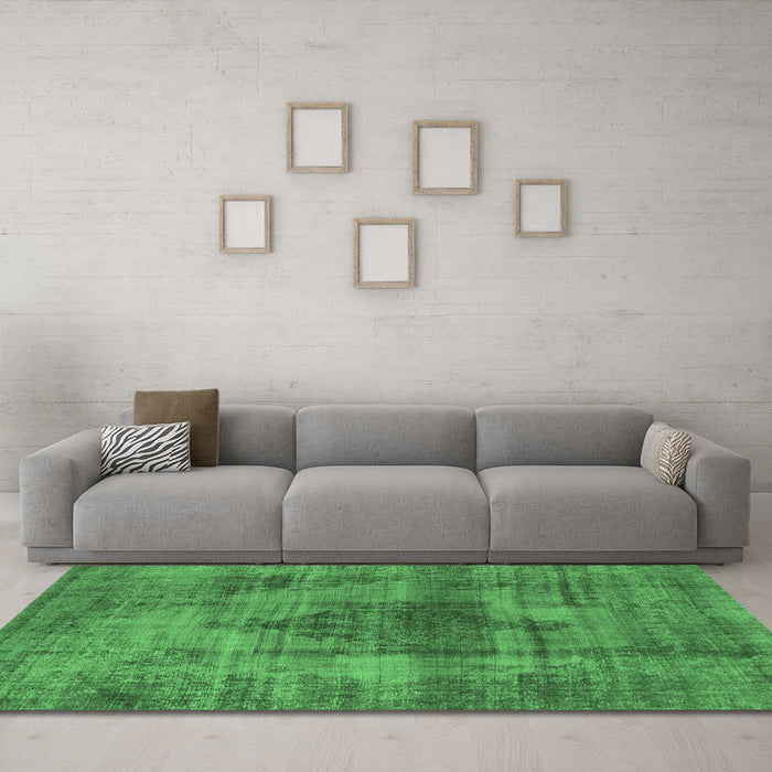 Machine Washable Solid Emerald Green Modern Area Rugs in a Living Room,, wshurb464emgrn