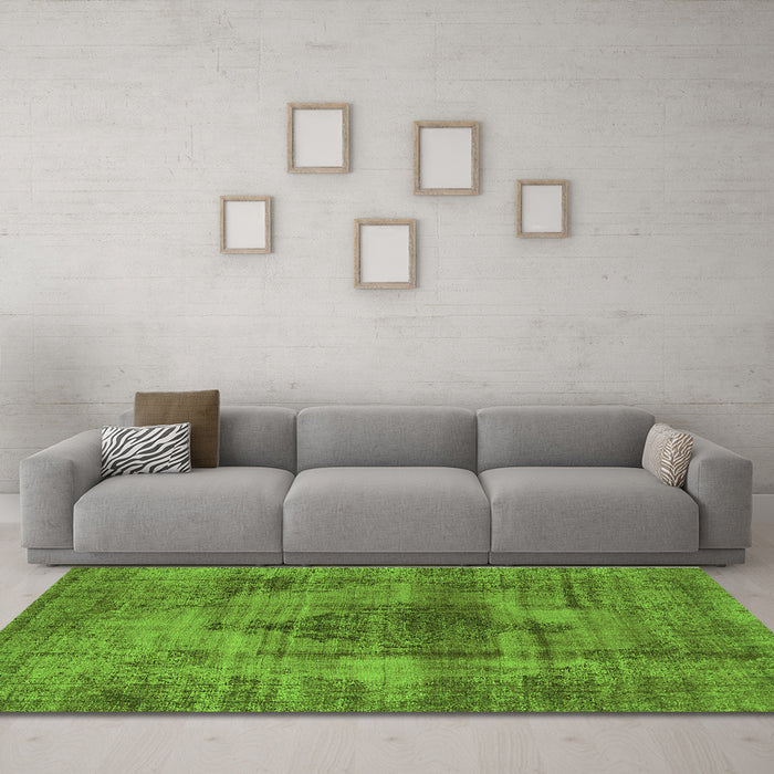 Machine Washable Solid Green Modern Area Rugs in a Living Room,, wshurb464grn