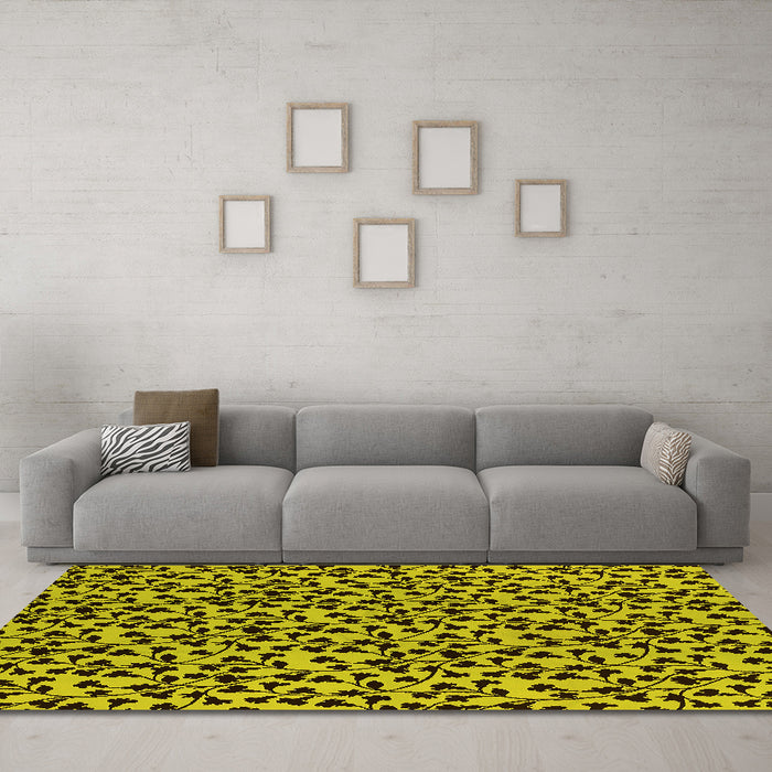 Machine Washable Oriental Yellow Industrial Rug in a Living Room, wshurb467yw
