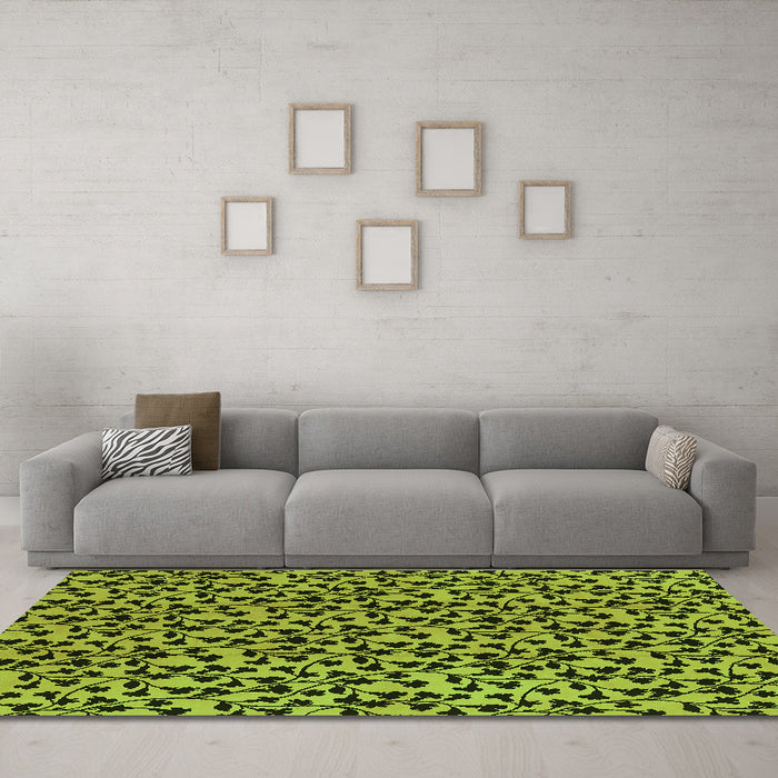 Machine Washable Oriental Green Industrial Area Rugs in a Living Room,, wshurb468grn