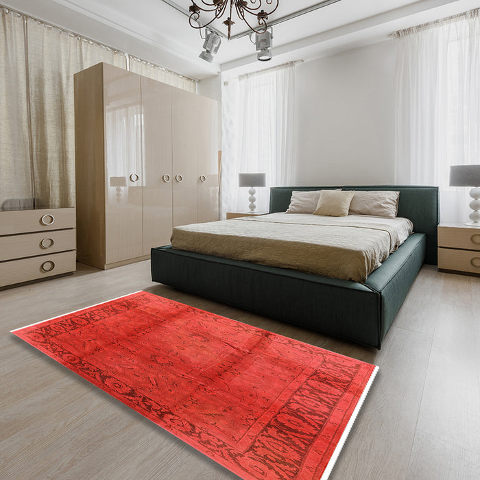 Mid-Century Modern Red Oriental Rug in a Bedroom, urb469