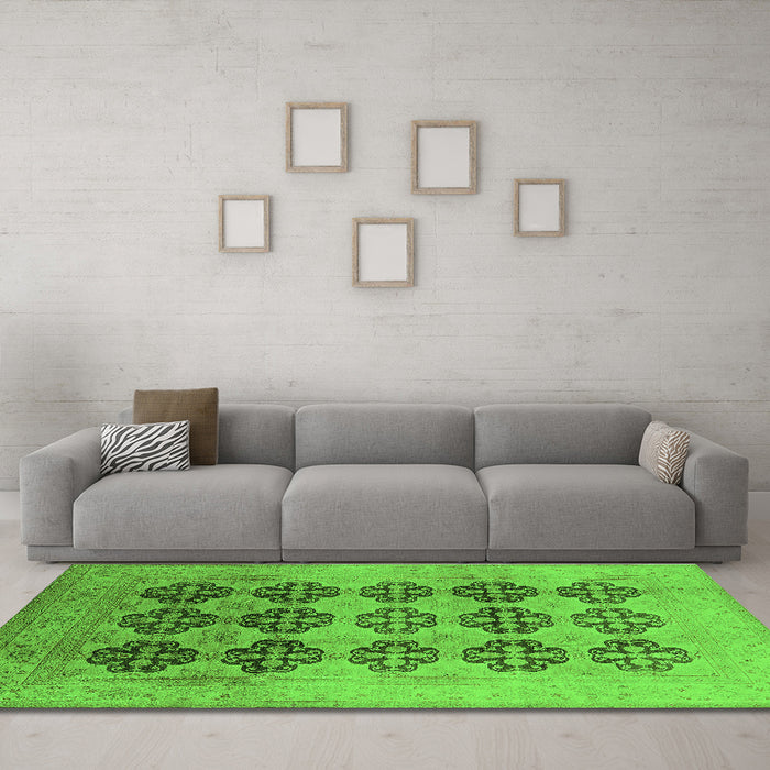 Machine Washable Oriental Green Traditional Area Rugs in a Living Room,, wshurb478grn