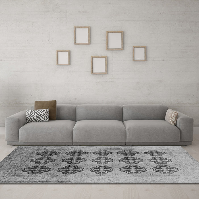 Machine Washable Oriental Gray Traditional Rug in a Living Room,, wshurb478gry