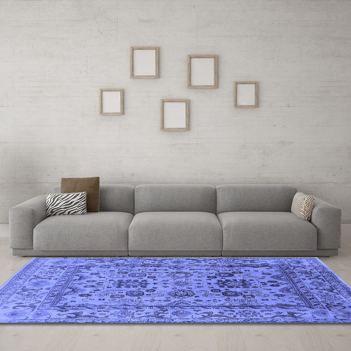 Machine Washable Oriental Blue Traditional Rug in a Living Room, wshurb483blu