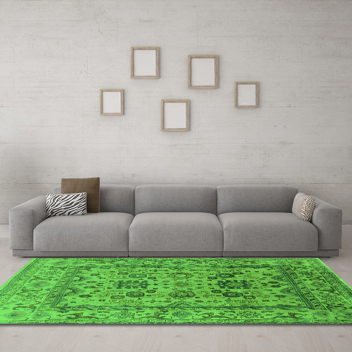 Machine Washable Oriental Green Traditional Area Rugs in a Living Room,, wshurb483grn