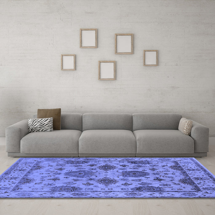Machine Washable Oriental Blue Traditional Rug in a Living Room, wshurb484blu