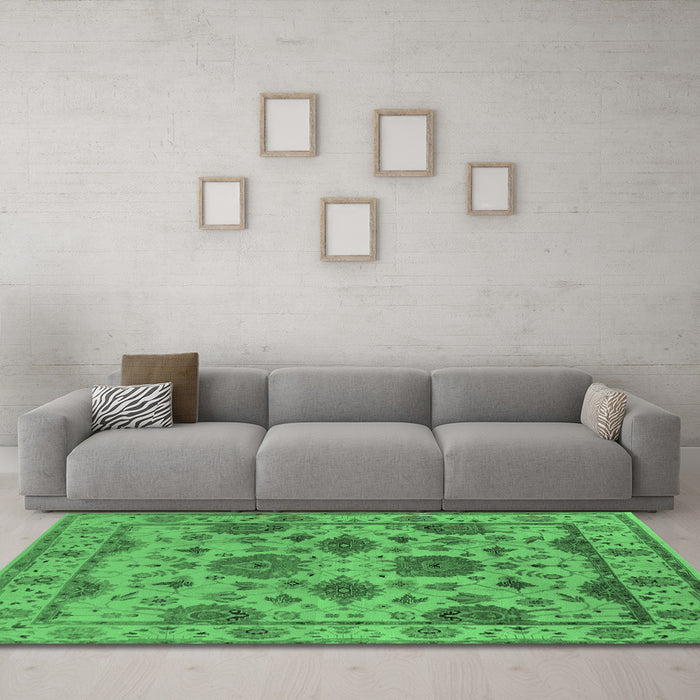 Machine Washable Oriental Emerald Green Traditional Area Rugs in a Living Room,, wshurb484emgrn
