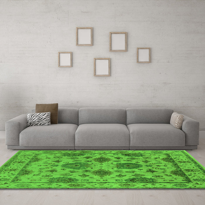 Machine Washable Oriental Green Traditional Area Rugs in a Living Room,, wshurb484grn