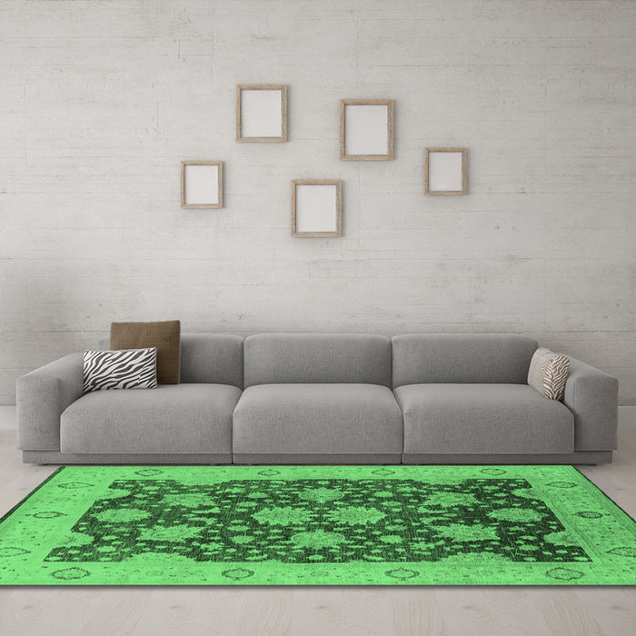 Machine Washable Oriental Emerald Green Traditional Area Rugs in a Living Room,, wshurb490emgrn
