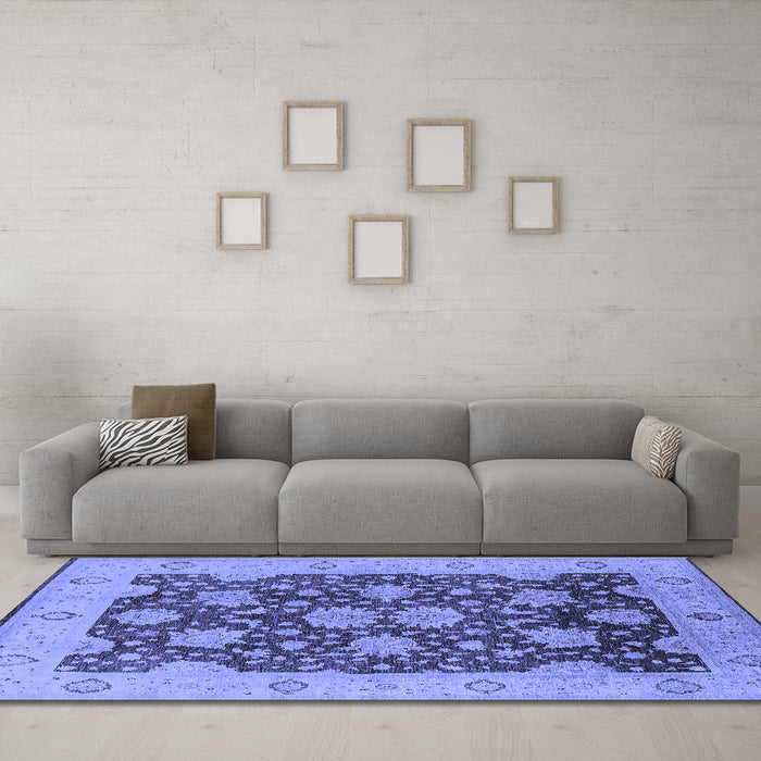 Machine Washable Oriental Blue Traditional Rug in a Living Room, wshurb490blu