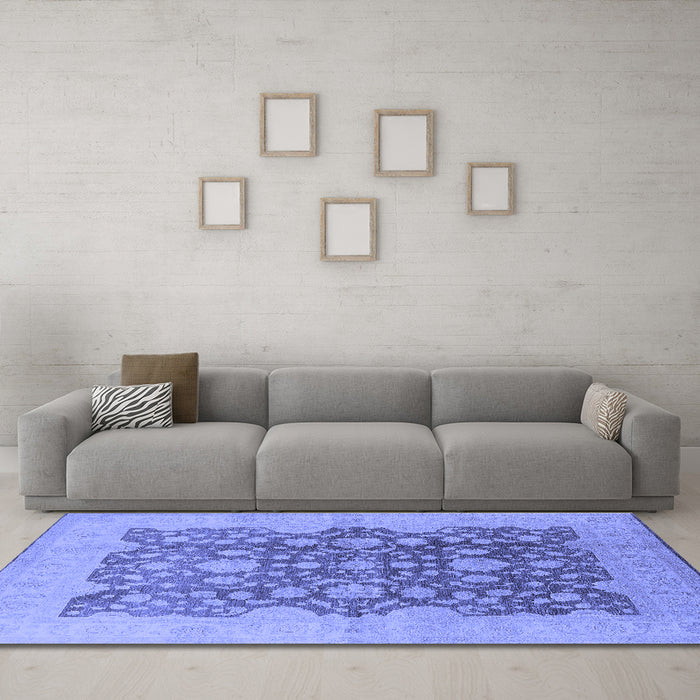 Machine Washable Oriental Blue Traditional Rug in a Living Room, wshurb491blu