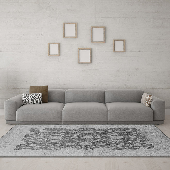 Machine Washable Oriental Gray Traditional Rug in a Living Room,, wshurb491gry