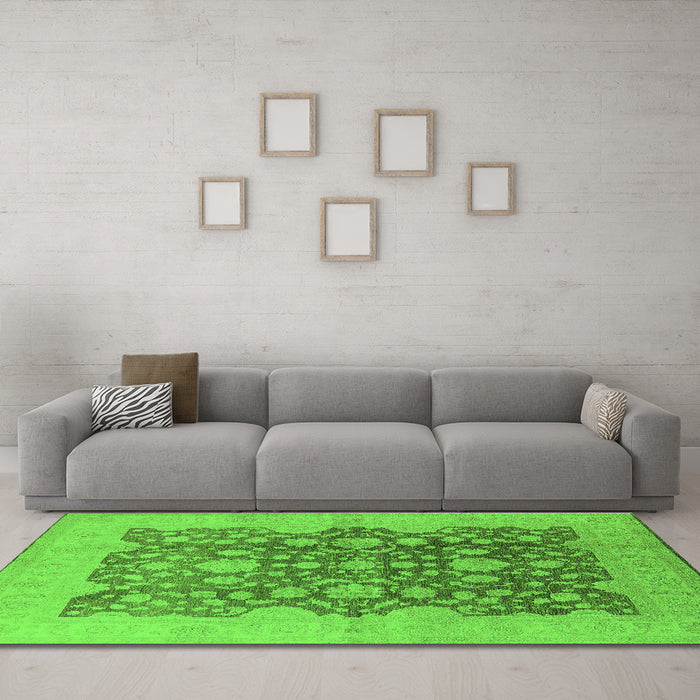 Machine Washable Oriental Green Traditional Area Rugs in a Living Room,, wshurb491grn