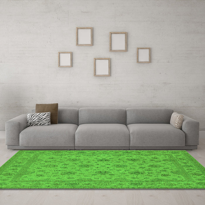 Machine Washable Oriental Green Traditional Area Rugs in a Living Room,, wshurb492grn