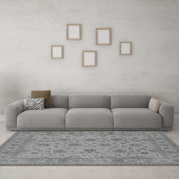 Machine Washable Oriental Gray Traditional Rug in a Living Room,, wshurb492gry