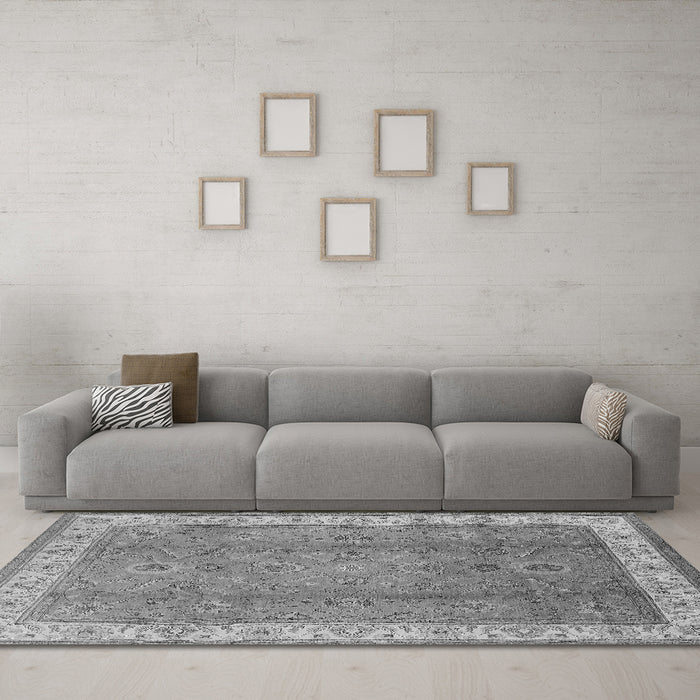 Machine Washable Oriental Gray Traditional Rug in a Living Room,, wshurb493gry