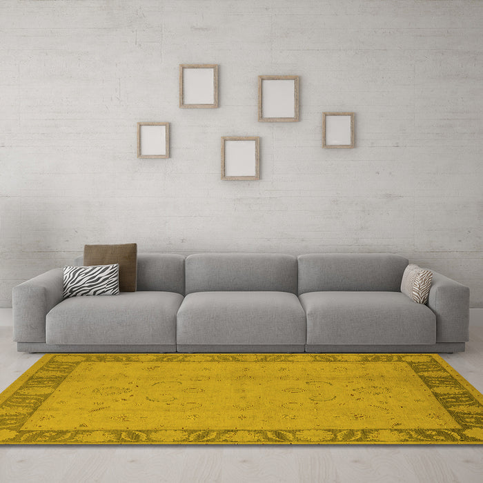 Machine Washable Oriental Yellow Traditional Rug in a Living Room, wshurb495yw