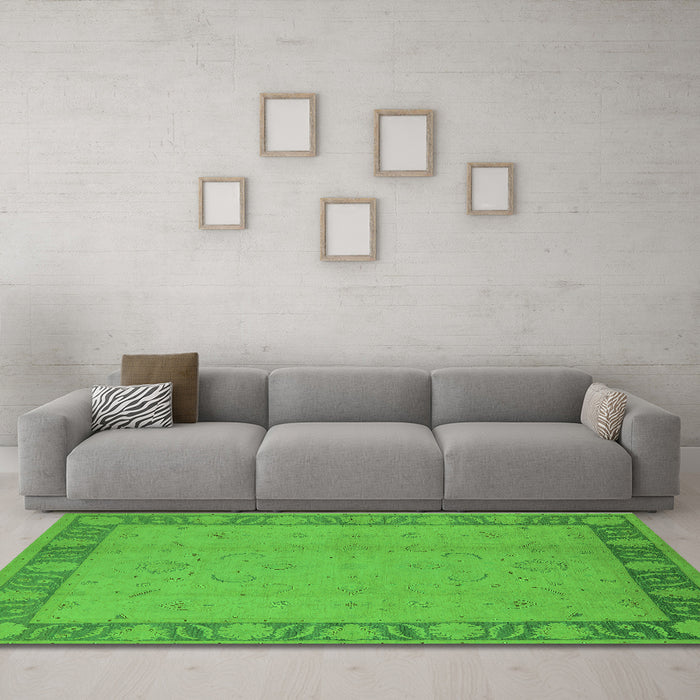 Machine Washable Oriental Green Traditional Area Rugs in a Living Room,, wshurb495grn