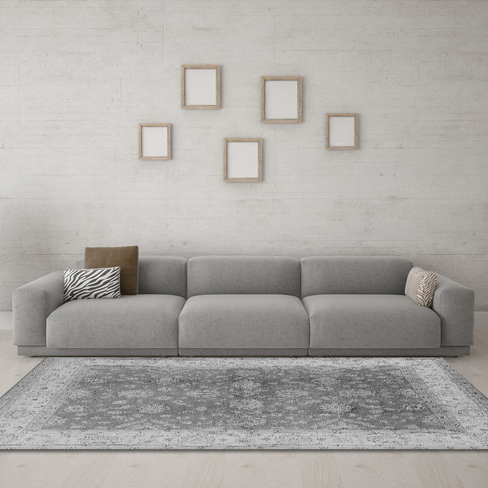 Machine Washable Oriental Gray Traditional Rug in a Living Room,, wshurb496gry