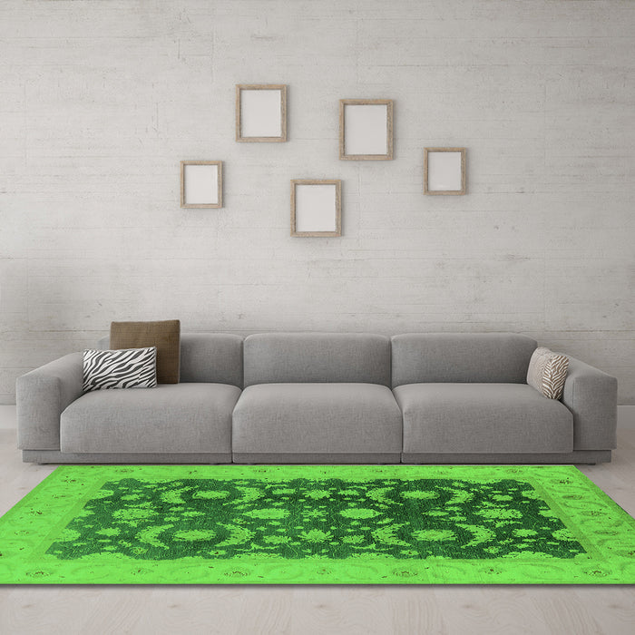 Machine Washable Oriental Green Traditional Area Rugs in a Living Room,, wshurb499grn