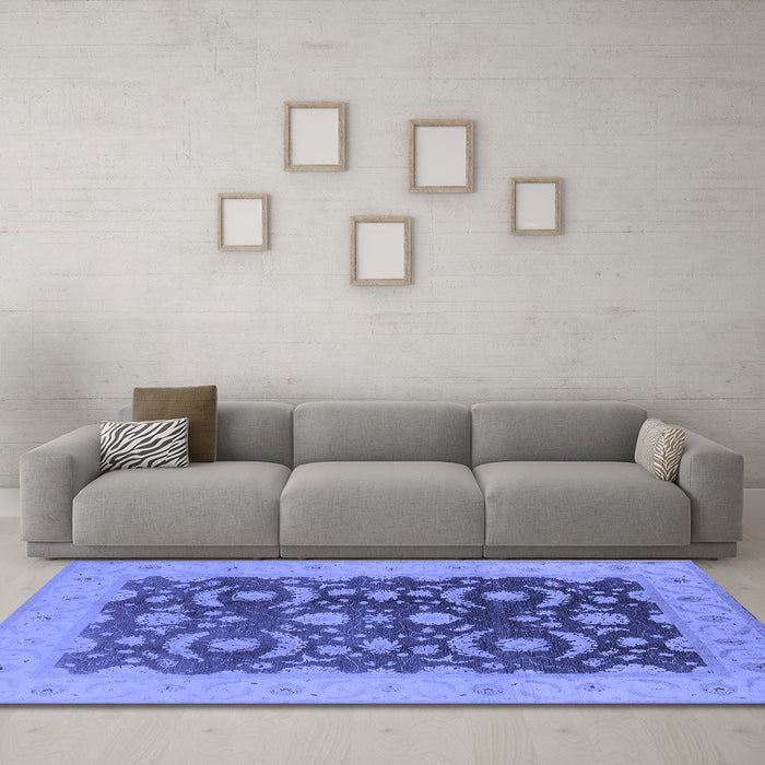 Machine Washable Oriental Blue Traditional Rug in a Living Room, wshurb499blu