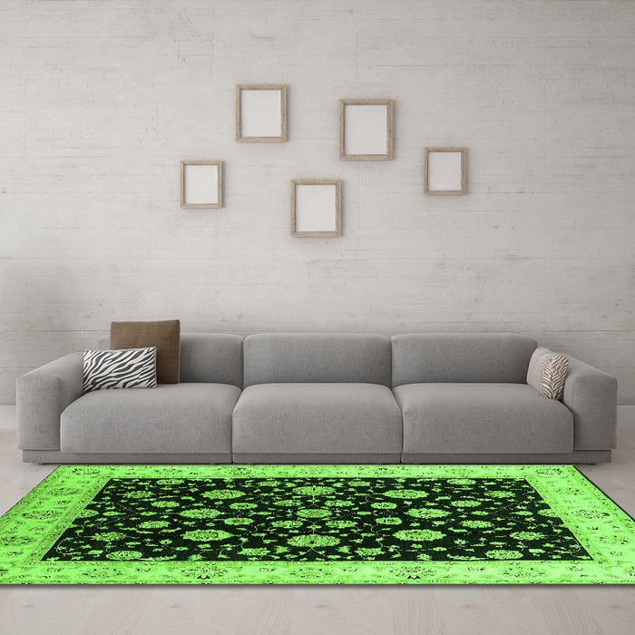 Machine Washable Oriental Green Traditional Area Rugs in a Living Room,, wshurb500grn