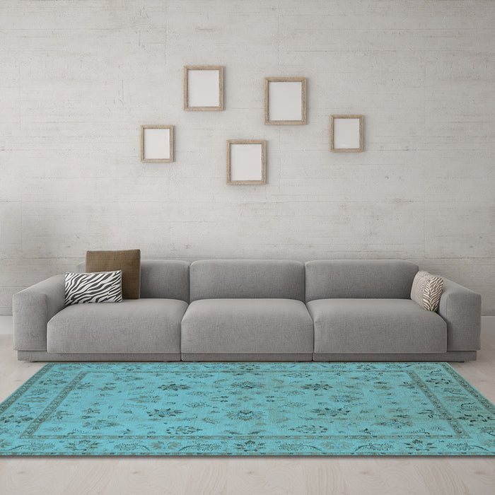 Machine Washable Oriental Light Blue Traditional Rug in a Living Room, wshurb501lblu