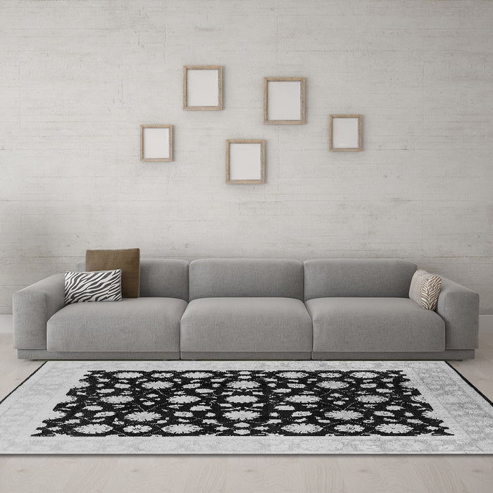 Machine Washable Oriental Gray Traditional Rug in a Living Room,, wshurb503gry