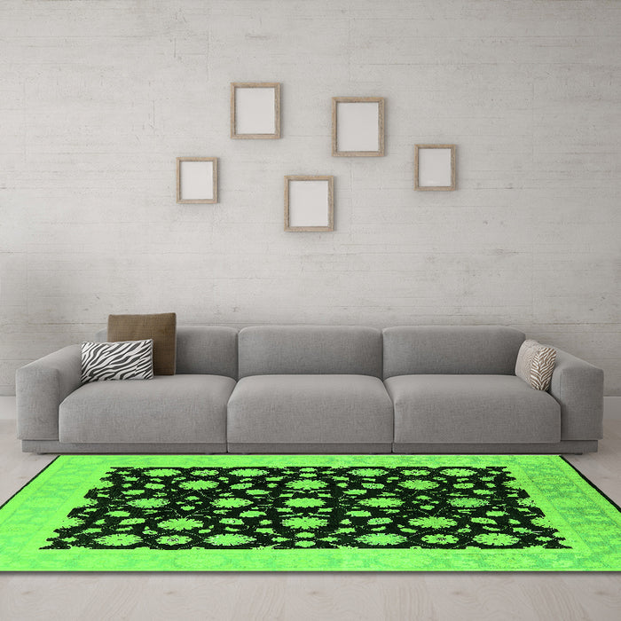 Machine Washable Oriental Green Traditional Area Rugs in a Living Room,, wshurb503grn