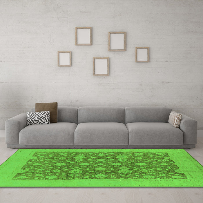 Machine Washable Oriental Green Traditional Area Rugs in a Living Room,, wshurb505grn