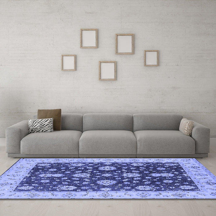 Machine Washable Oriental Blue Traditional Rug in a Living Room, wshurb506blu