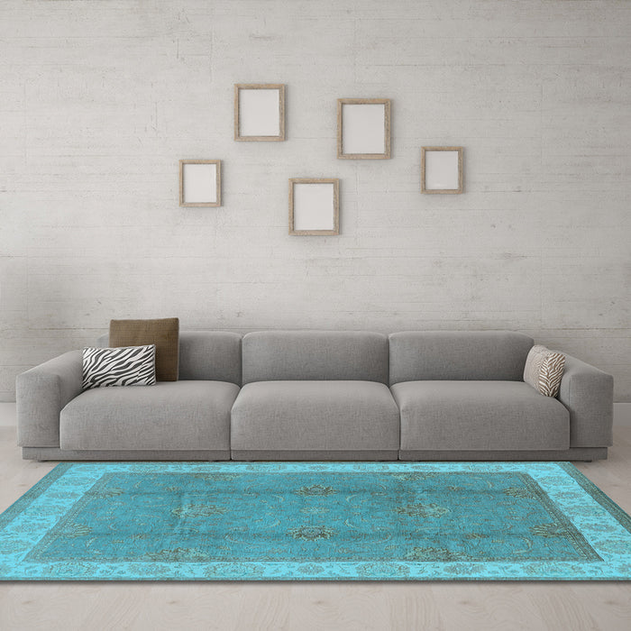Machine Washable Oriental Light Blue Traditional Rug in a Living Room, wshurb510lblu