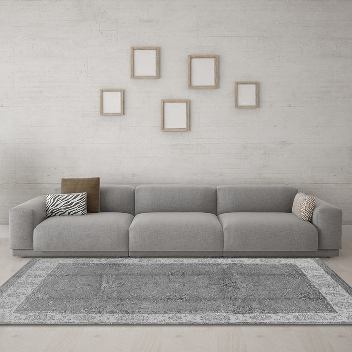 Machine Washable Oriental Gray Traditional Rug in a Living Room,, wshurb510gry