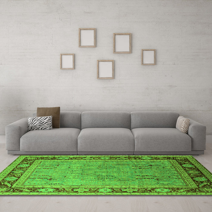 Machine Washable Oriental Green Industrial Area Rugs in a Living Room,, wshurb511grn