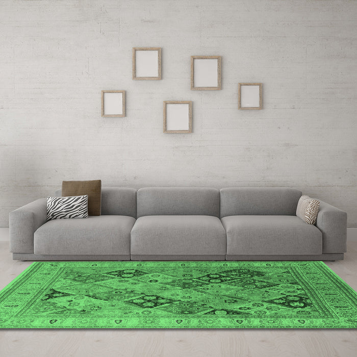 Machine Washable Oriental Emerald Green Industrial Area Rugs in a Living Room,, wshurb512emgrn
