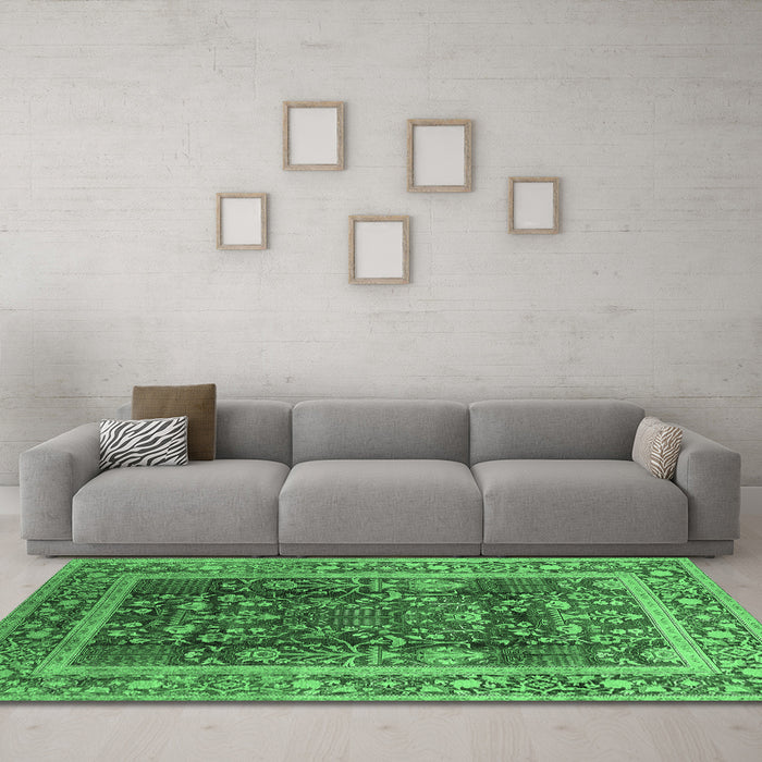 Machine Washable Oriental Emerald Green Traditional Area Rugs in a Living Room,, wshurb513emgrn