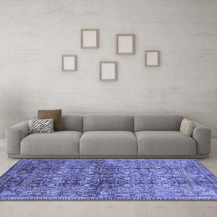 Machine Washable Oriental Blue Traditional Rug in a Living Room, wshurb517blu